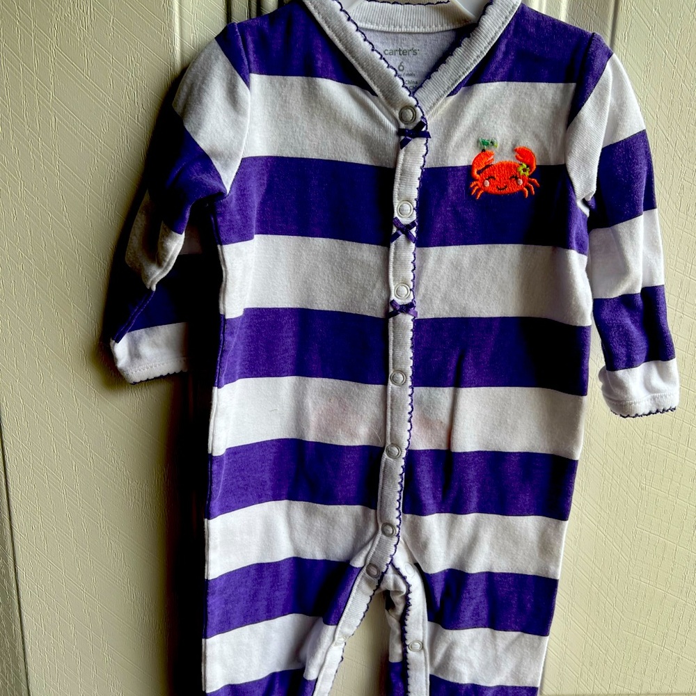 Purple and white sleeping outfit 6mths slightly used